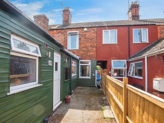 3 bedroom terraced house for sale