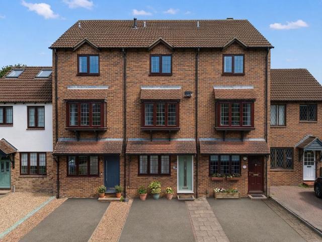 3 bedroom terraced house for sale
