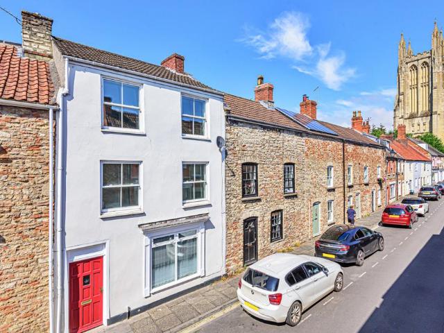 3 bedroom terraced house for sale