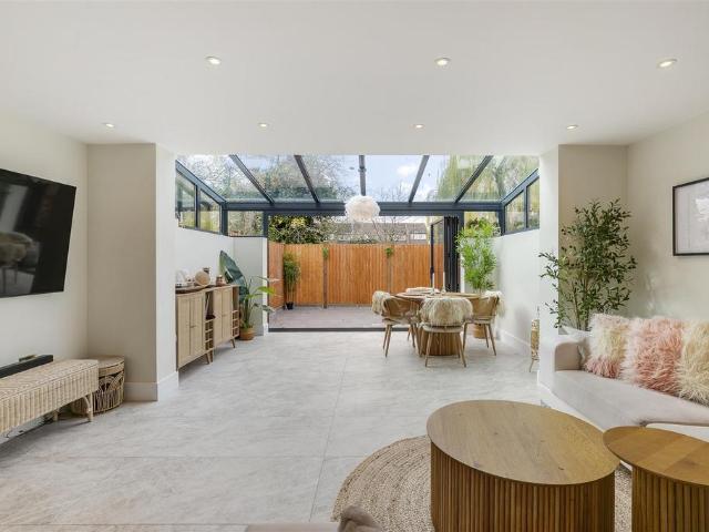 4 bedroom terraced house for sale