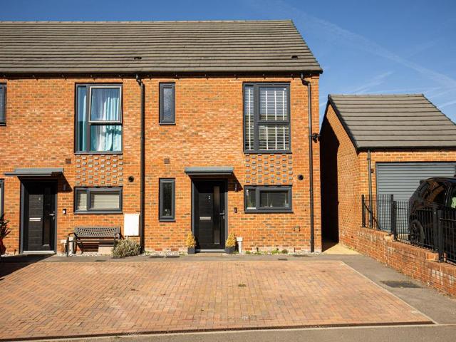 3 bedroom end of terrace house for sale