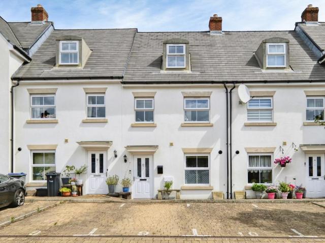 3 bedroom terraced house for sale
