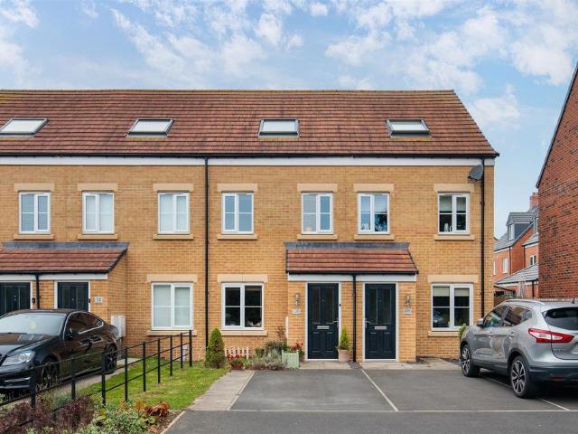 3 bedroom terraced house for sale