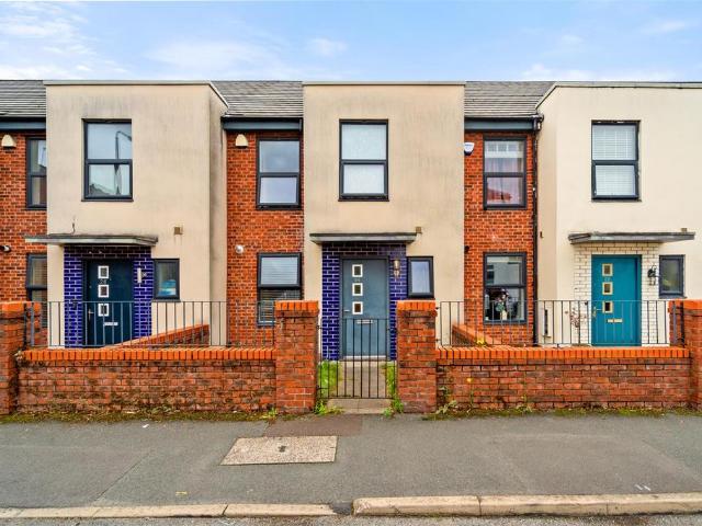 3 bedroom terraced house for sale