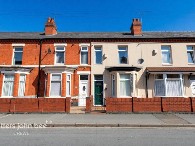 3 bedroom terraced house for sale