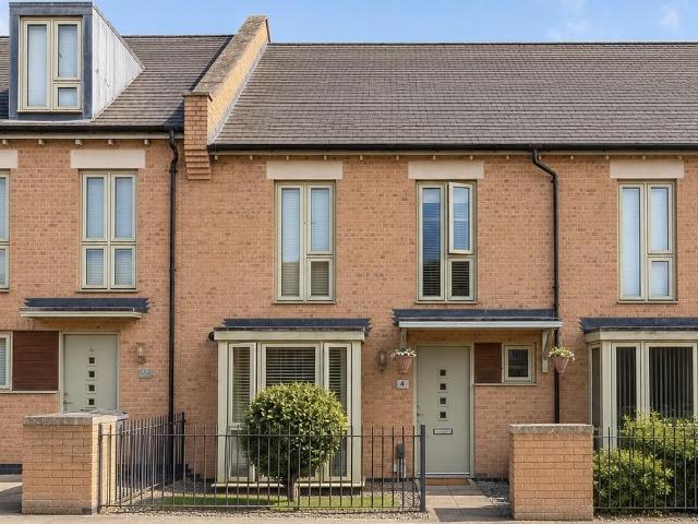 3 bedroom terraced house for sale