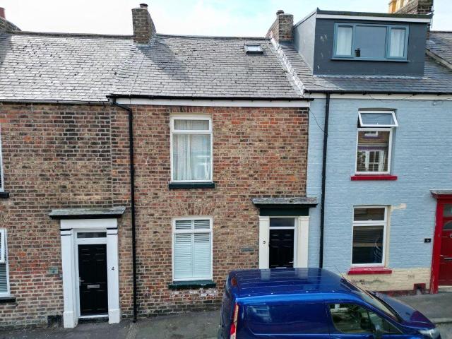3 bedroom terraced house for sale