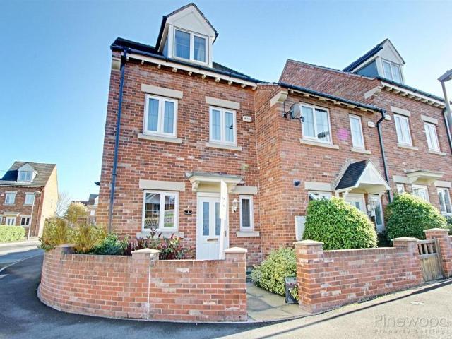 3 bedroom terraced house for sale