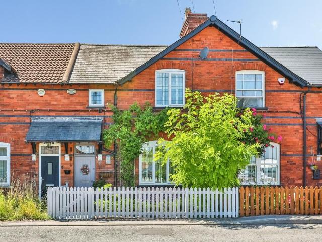 3 bedroom terraced house for sale