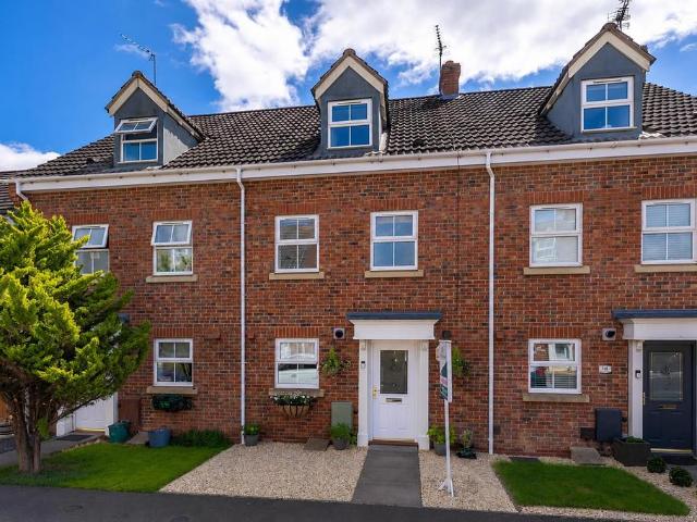 3 bedroom terraced house for sale