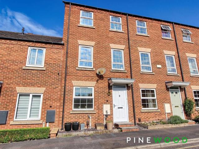 3 bedroom terraced house for sale