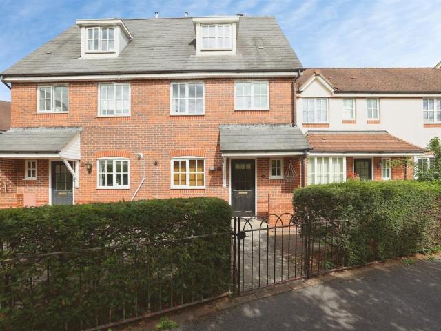 3 bedroom terraced house for sale