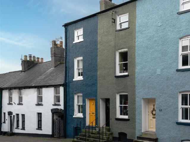 3 bedroom terraced house for sale