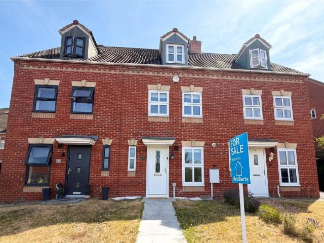 3 bedroom terraced house for sale