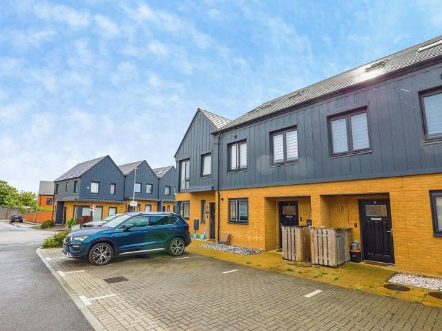 3 bedroom terraced house for sale