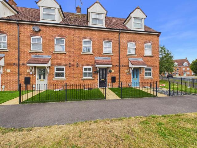 3 bedroom terraced house for sale