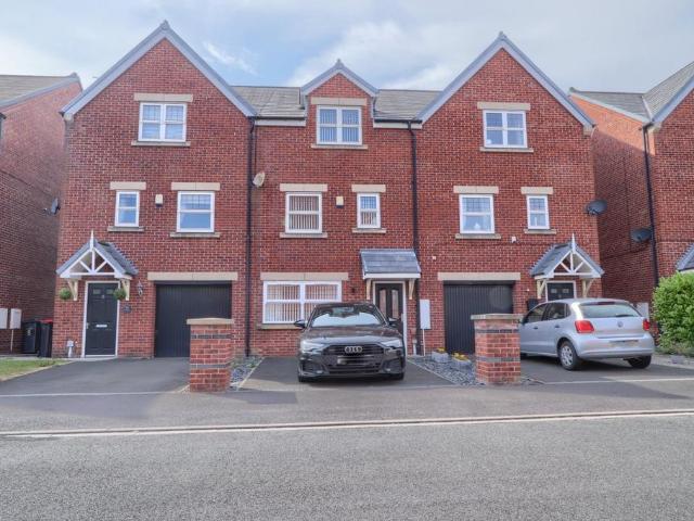 3 bedroom terraced house for sale