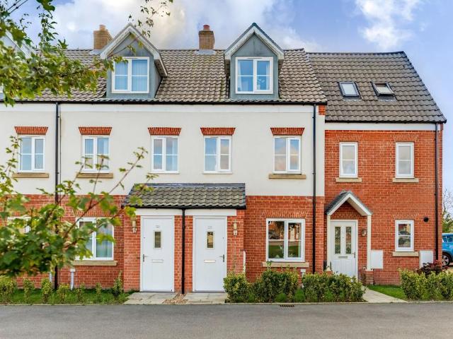 3 bedroom terraced house for sale