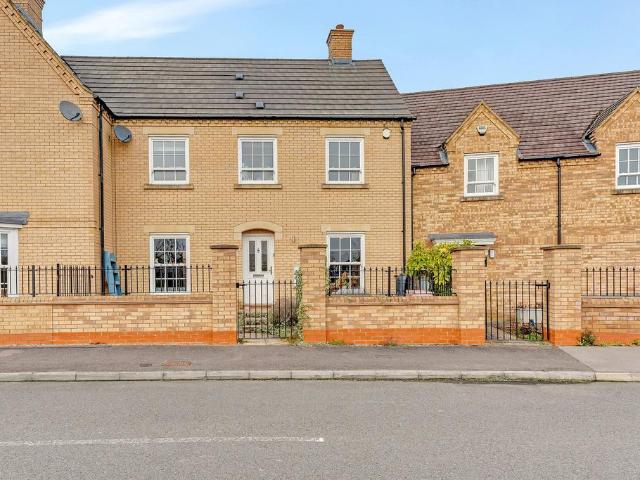 3 bedroom terraced house for sale