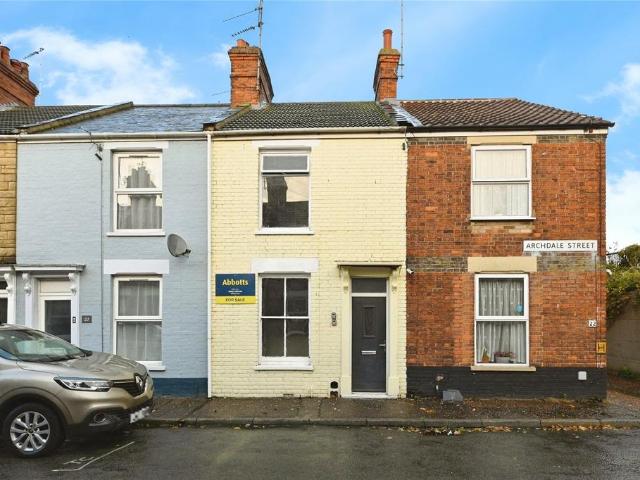 3 bedroom terraced house for sale