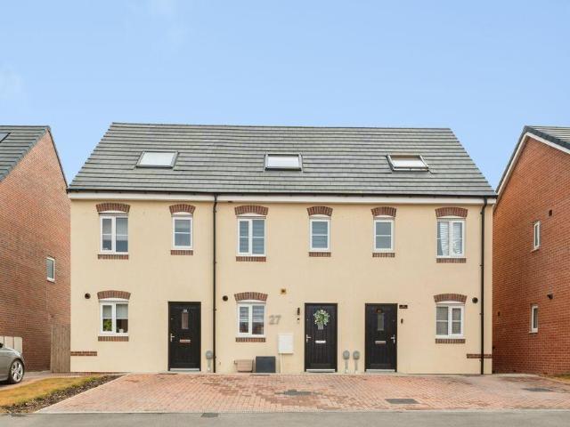 3 bedroom terraced house for sale
