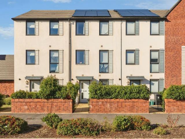 3 bedroom terraced house for sale