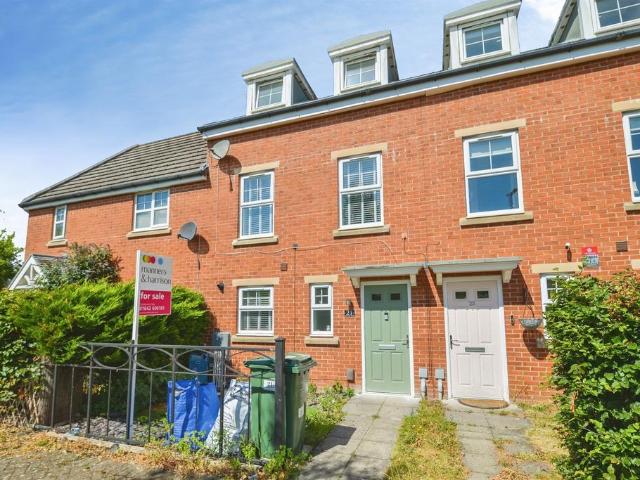 3 bedroom terraced house for sale