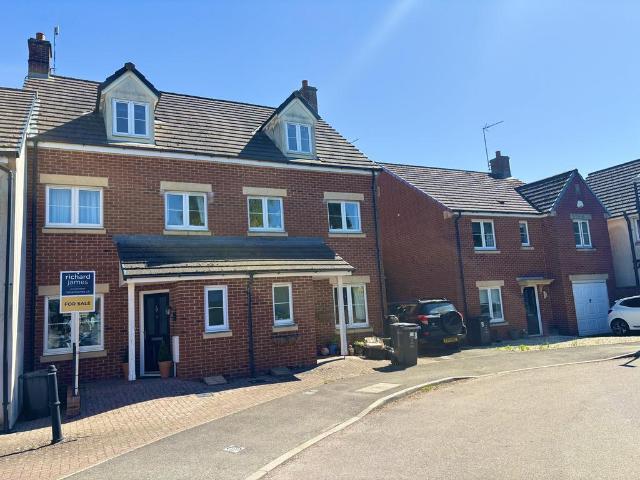 3 bedroom terraced house for sale