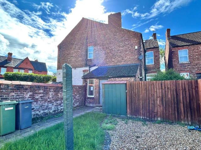 3 bedroom flat for sale