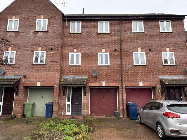 3 bedroom terraced house for sale