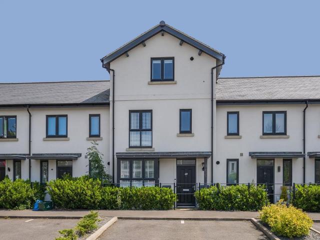 3 bedroom terraced house for sale
