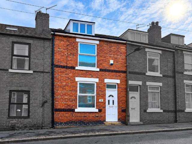 3 bedroom terraced house for sale
