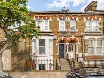 3 bedroom flat for sale