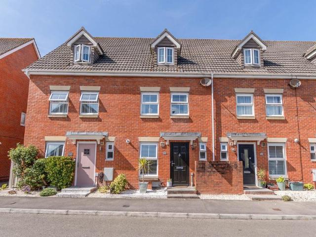 3 bedroom terraced house for sale