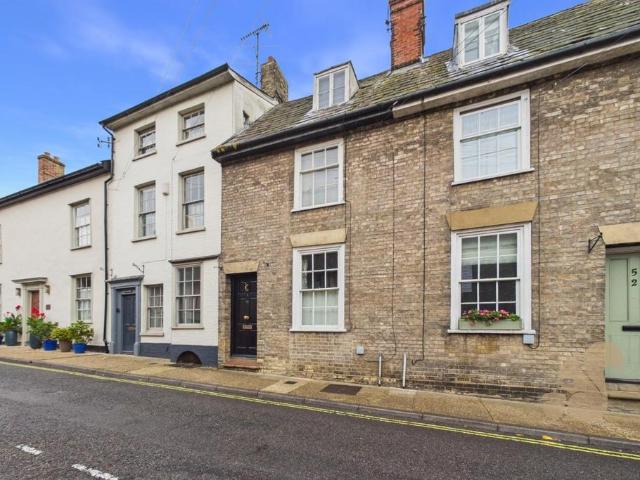 3 bedroom terraced house for sale