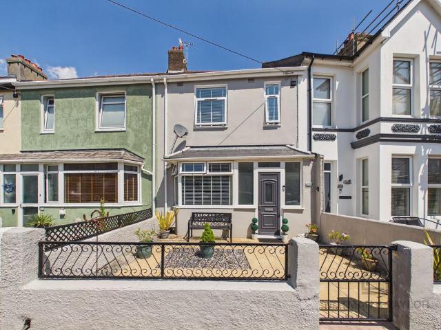 3 bedroom terraced house for sale
