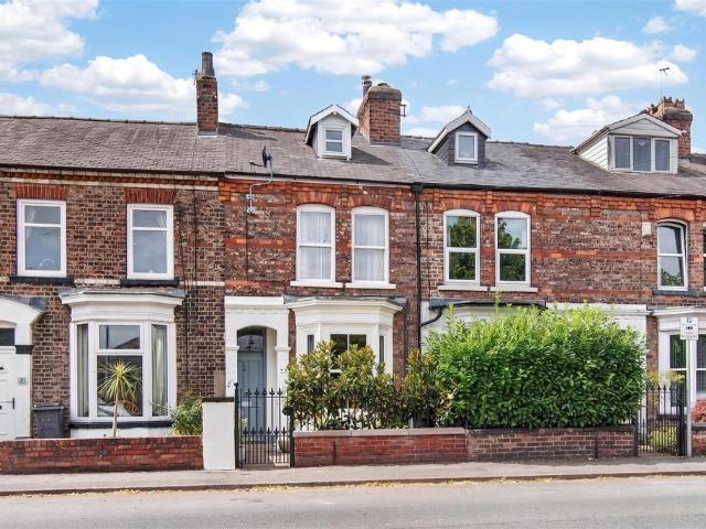 3 bedroom terraced house for sale