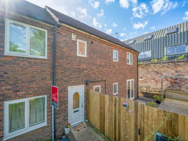 3 bedroom terraced house for sale