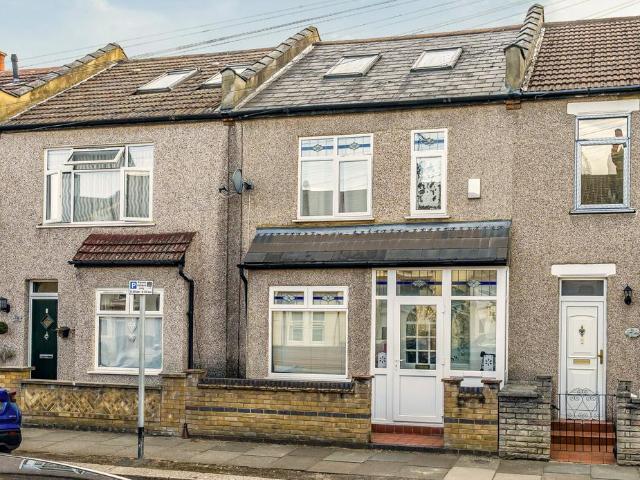 3 bedroom terraced house for sale