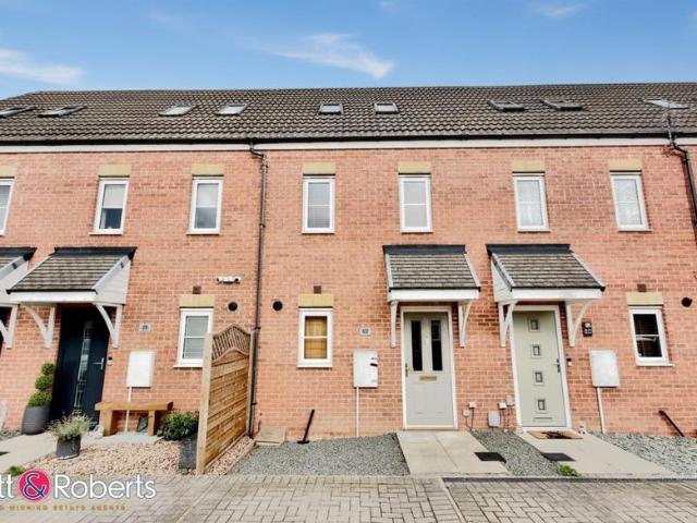 3 bedroom terraced house for sale