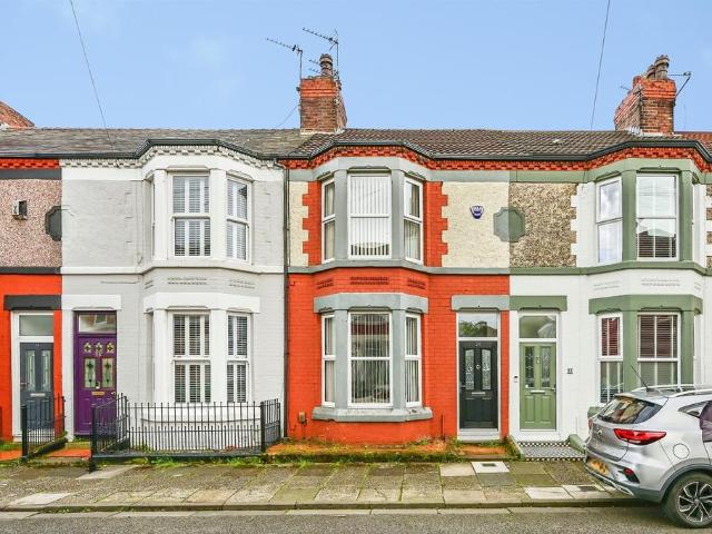 3 bedroom terraced house for sale
