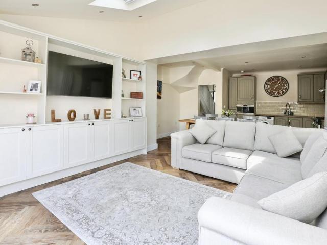 4 bedroom terraced house for sale