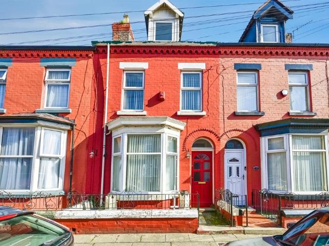 3 bedroom terraced house for sale