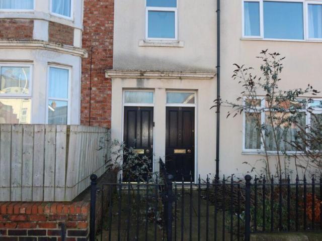 3 bedroom flat for sale