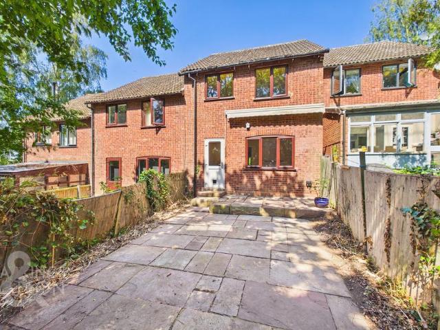 3 bedroom terraced house for sale