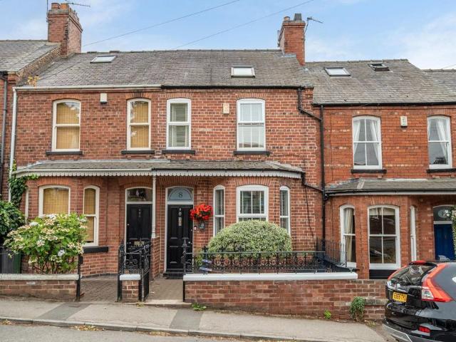3 bedroom terraced house for sale