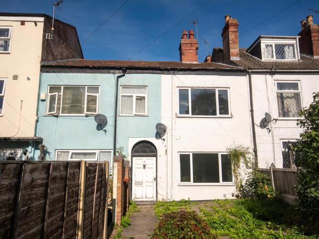 3 bedroom terraced house for sale