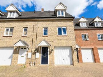 3 bedroom terraced house for sale
