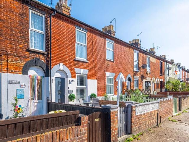 3 bedroom terraced house for sale