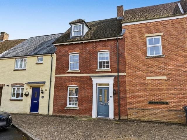 3 bedroom terraced house for sale